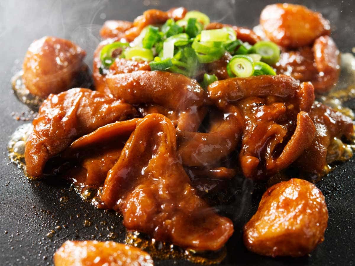 にんにくまみれの牛ホルモン焼き 原信ナルス